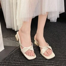 Sandalias de tacón alto para mujeres Sandalias de tacón grueso y punta cuadrada para mujer, para llevar en verano con faldas. Sandalias de tacón medio con tiras cruzadas y plisadas, estilo coreano. Sandalias de punta cuadrada y punta abierta, estilo coreano, para mujer. Sandalias de tacón cuadrado sin talón, estilo hada, para llevar en exteriores, para mujer. - Beis - Ver 3