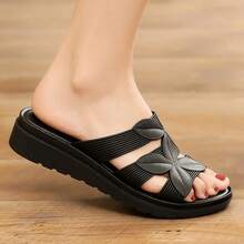 Sandalias de suela gruesa con talón de mujer Novedades de verano: sandalias de moda para mujeres de mediana edad y mayores. Zapatos casuales de tacón medio y suela blanda para madres y mujeres embarazadas. - Negro - Ver 3