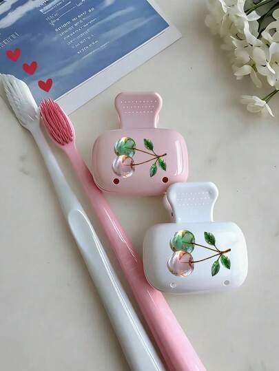 Soporte para cepillo de dientes con diseño de cereza de cristal, patrón de cereza lindo y hermoso, clip para cepillo de dientes y estuche protector de dibujos animados, diseño compacto y portátil para un fácil transporte, protección del cabezal del cepillo de dientes, con doble drenaje y orificios de ventilación, adecuado para el hogar, dormitorio y viajes | Adorable estante de almacenamiento para el cabezal del cepillo de dientes para la organización del baño, apto para el hogar y el dormitorio