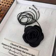 Collar de corbata con flor de camelia 3D estilo francés vintage, collar gargantilla minimalista de cuerda de cera con flores, elegante joyería de cadena de clavícula de nicho para mujeres - Blanco / Borde quemado / Flor grande - Ver 4