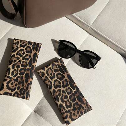 1pc Leopard Print Fashion Glasses Case, Comes With Cleaning Cloth, Snap-Button Eyeglasses Box, Unisex Glasses Accessory