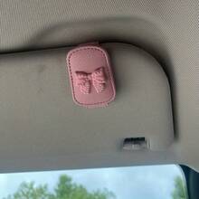 Parasol de coche, clip para gafas, pajarita, interior rosa lindo, estantería de almacenamiento de gafas de moda, colgante de coche. Organizador de parasol de coche, solución de almacenamiento de vehículos, accesorios de coche de moda, clip decorativo, clip, soporte de , organizador de coche, soporte para gafas, propietario de coche, conductor de moda, atención consumidores. - Arco de perla - Ver 6