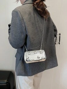 Avant-Garde Shiny Evening Clutch Bag, Metallic Finish Women's Party Box Bag With Metal Chain Strap, Suitable For Parties And Nighttime Events - Silver - View 5