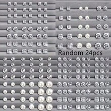 随机24/48/72颗男女通用银色圆形心形方形耳钉 | 高级闪亮 | 日常、聚会和派对适用（无包装盒） - 彩色 - 查看 11