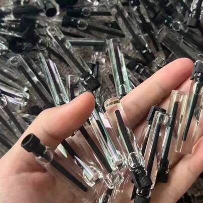 2毫升*10支随机香水小样，多种香味，男女皆宜，留香持久，大品牌，同款香型，随时需要补货