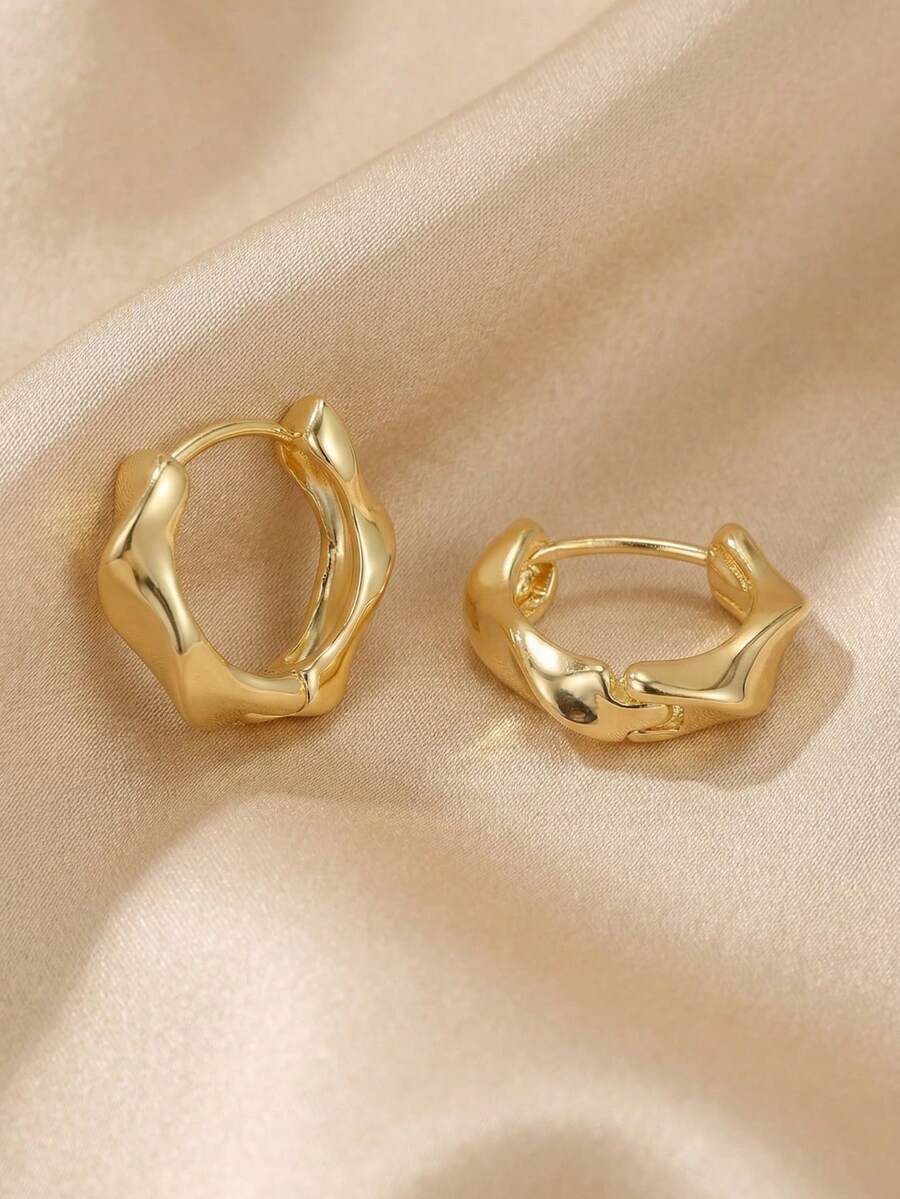 一对简约日常款金色波浪形扭曲耳环，带扣环，女士耳环 - 幾何扭曲耳扣 - 查看 1