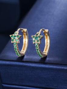 一对可爱迷人的镶钻星形耳环，适合日常佩戴、约会或作为礼物。 - W17865 - 查看 3