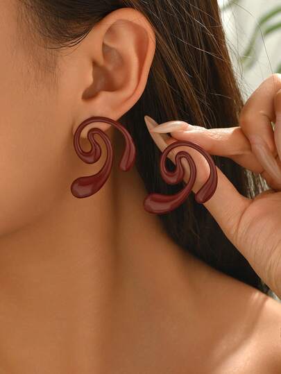 1 Pair Fashion Minimalist Creative Gothic Style Heart & Geometric Line Earrings, Versatile For Women To Wear To Dates, Parties, And Daily Use. The Metal Surface Is Handcrafted, May Have Minor Imperfections But Still Beautiful.