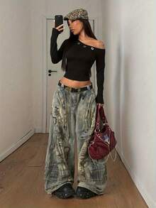 Christian Louboutin Chest Gold Script Top Off - Shoulder Black Long - Sleeve, High - Waisted Black Pants With Silver Belt, Red Leather Handbag, Gold Jewelry & Black Smartphone Selfie Outfit - Casual Chic For Daily Wear - 白色 - 查看 10