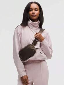 Lululemon Everywhere Belt Bag 1L Walnut Crunch Gold-For Yoga Gym Running-Sweat-Wicking-Yoga-All Seasons Sport-Spring/Summer-Autumn/Winter-Back To School- Mother's Day Gifts-Father's Day Gift - Walnut Crunch/Gold - 查看 3