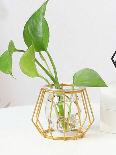 Soft Furnishing Atmosphere-Enhancing Magic Item! This Diamond-Shaped Iron Art Vase Is Unique And Elegant, A Must-Have For Those Who Love Aesthetics. With Its Diamond Design, It Exudes A Light Luxury And Timeless Appeal. Simply Inserting A Few Flowers Creates A Wonderful Atmosphere. Placing It On A Desk Or Cabinet Instantly Elevates The Sense Of Sophistication.