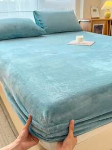 Crystal Velvet Solid Lake Blue Soft & Comfortable Bedding Set (1*Fitted Sheet + 2*Pillowcases), Machine Washable, Suitable For Bedroom & Guest Room, All Seasons - Mint Blue - View 2