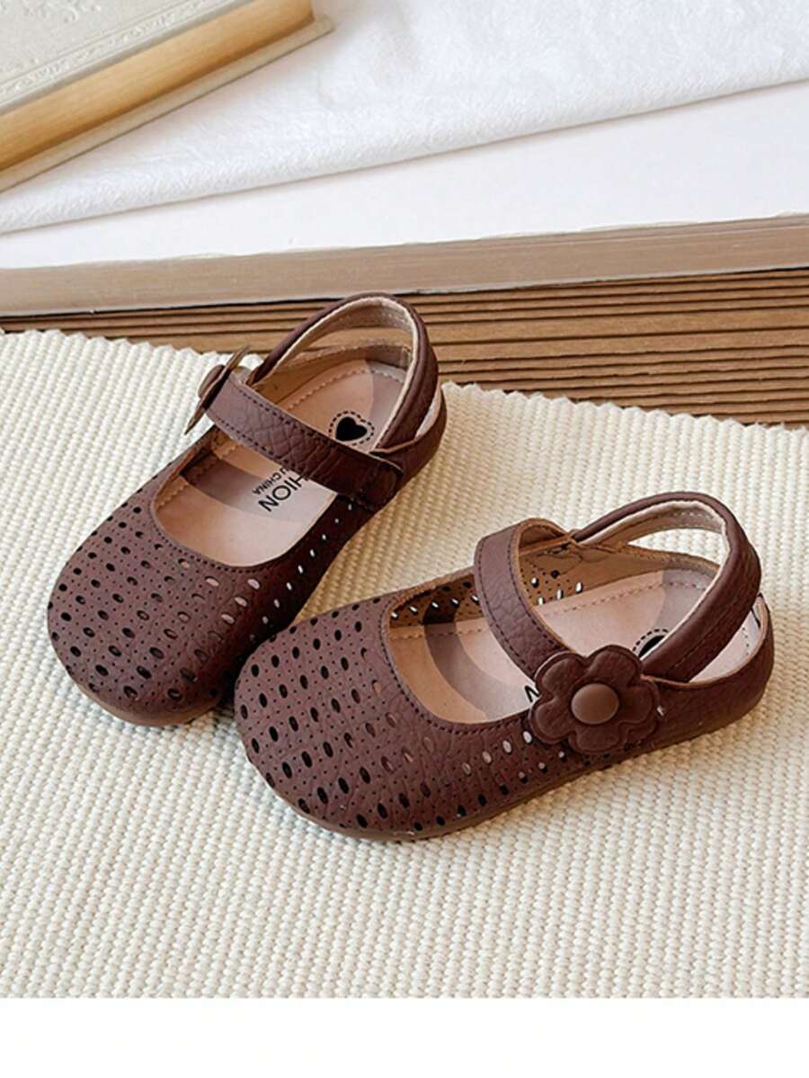 Giày sandal khoét lỗ mùa hè mới cho bé gái, giày đế mềm thoải mái cho bé gái, giày đi biển thời trang retro cho bé gái. - màu nâu - Xem 1