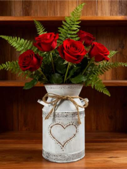 Distressed White Iron Vase. The Milky White Base Color Echoes The Heart Element, Giving The Vase A Gentle, Healing Feel, As If It Were A Warm Little Item Found At A Vintage Market. It Can Be Placed Alone, Or Paired With A Bouquet Of Daisies, Roses, Etc. To Create A Fresh And Cozy Focal Point In The Space. Filled With Dried Flowers, It Can Create A Tranquil, Retro And Relaxed Atmosphere, Suitable For Various Cozy Scenarios.