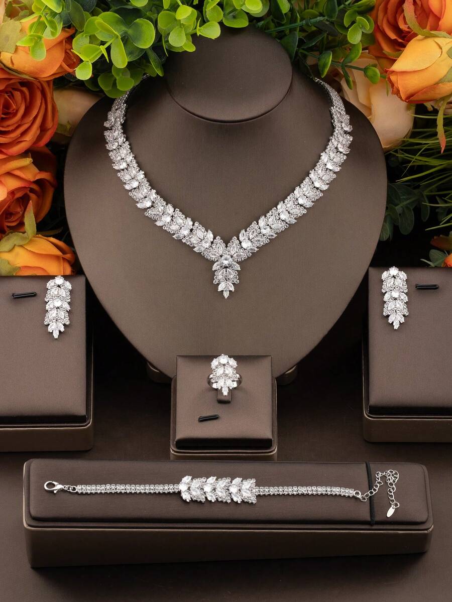 1 set de bijoux élégants et de luxe avec 1 set floral en zirconium cubique pour le décolleté. Comprend 1 paire de boucles d'oreilles, 1 collier, 1 bracelet, 1 bague. Convient pour les mariages et les occasions formelles, boîte-cadeau non incluse. - Argent - Voir 1