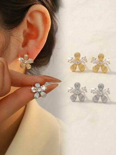 1 Pair Elegant Four-Petal Diamond Stud Earrings - Round Cut Transparent White Diamond Center Stone, Textured Matte Gold Flower Petal Statement Jewelry, Suitable For Office Wear, Dates, Galas, Anniversaries, Valentine's Day, Birthday Gifts For Her Best Friend