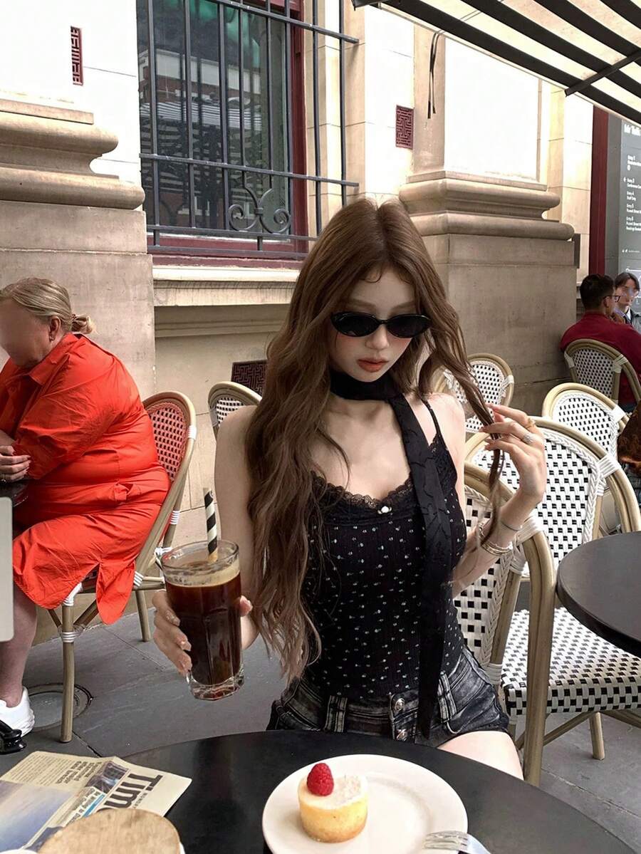 Sweet & Spicy Floral Lace Camisole Top, Fitted & Slimming, Spring - Black - View 1