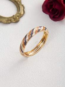 这款时尚的欧美风格条纹珐琅手镯，适合办公、休闲、街头风和音乐节等场合佩戴，是婚礼、情人节、母亲节和生日的理想礼物。 - 條紋 - 查看 6