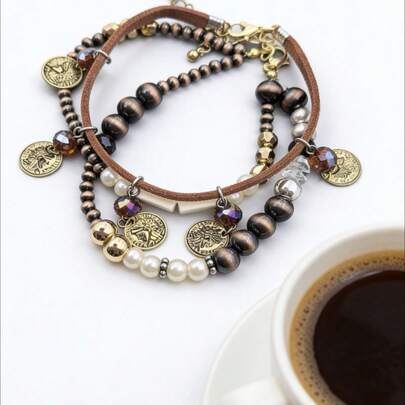 波西米亚风复古硬币吊坠叠戴手链，做旧金属珠和炫彩水晶设计，适合女性日常佩戴