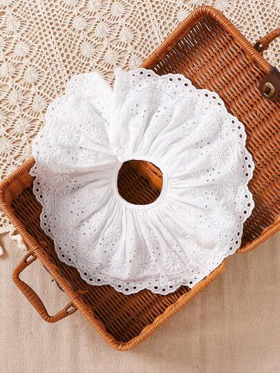 1pc High-Quality Lace Embroidered Baby Bib, Princess Style Floral Lace Edge, Double-Sided Wearable Vintage Baby Drool Bib, Suitable For Daily Outings And Gifts