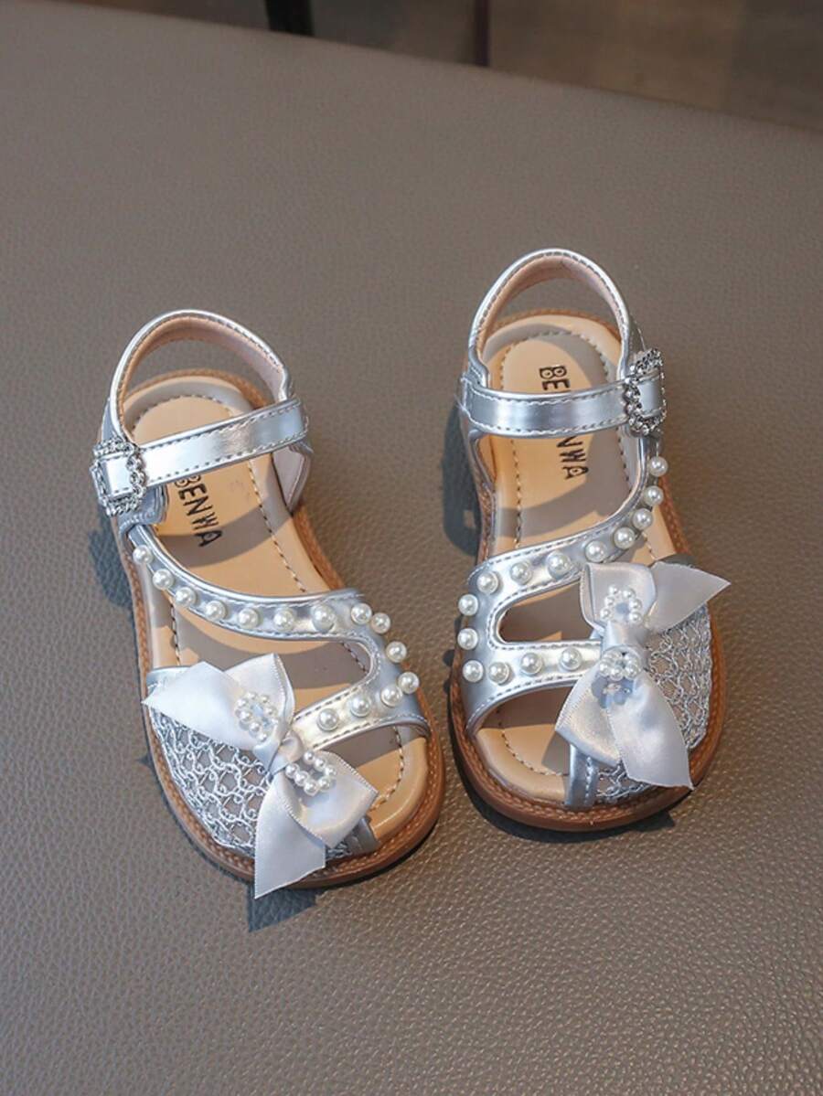 1 đôi dép xăng đan đính ngọc trai cho bé gái - Bạc - Xem 1
