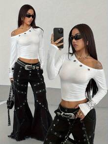 Christian Louboutin Chest Gold Script Top Off - Shoulder Black Long - Sleeve, High - Waisted Black Pants With Silver Belt, Red Leather Handbag, Gold Jewelry & Black Smartphone Selfie Outfit - Casual Chic For Daily Wear - 白色 - 查看 5