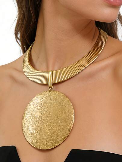 1pc Vintage Necklace Chain, Geometric Hammered Extra Large Alloy Round Pendant Necklace, Elegant Luxury Jewelry For Women Party And Occasion