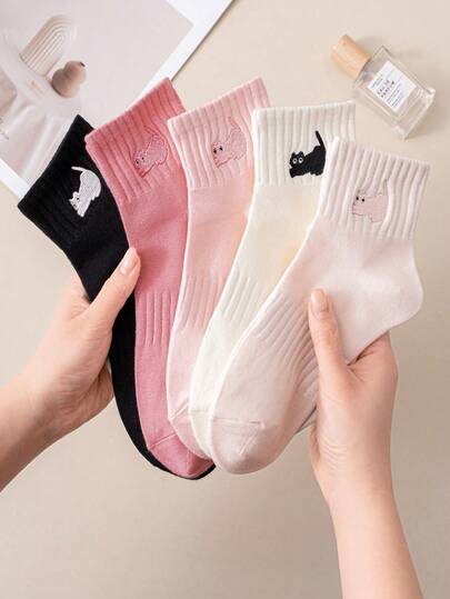 5双装女士趣味袜子，卡通可爱猫咪图案运动短袜，ins学院风，休闲舒适柔软，适合日常休闲、运动、通勤、购物、约会、居家、聚会、送礼等各种场合和季节，春夏秋冬皆宜。