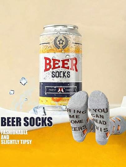 一双男士中筒袜，采用不对称啤酒主题字母印花设计，时尚个性，透气吸湿，适合休闲、运动、街头和校园穿着，春秋季节皆宜。