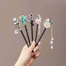 3 piezas Clip de pelo con borlas de estilo chino, nuevo accesorio de pelo elegante y minimalista de cheongsam chino. El eje del clip de pelo negro está decorado con diseños florales y de hojas blancas, rosas y verdes, con colgantes de borlas con perlas y aspecto de jade. Adecuado para Hanfu, atuendos de estilo chino moderno y como accesorio de estilo chino diario. Combina la estética tradicional del clip de pelo con un diseño moderno, perfecto para los amantes de la antigua cultura china. - Multicolor - Ver 2