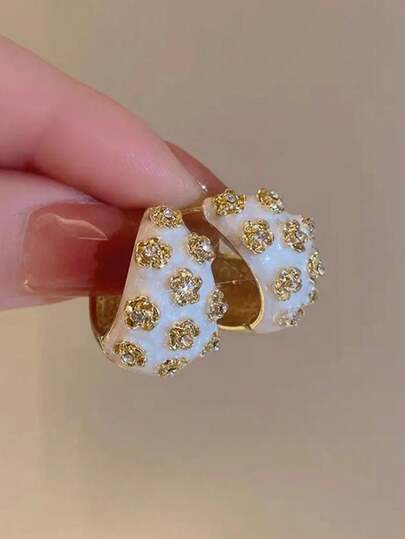 1 Pair Vintage Court-Style Earrings Fashionable, Elegant, And Charming Rose-Shaped Diamond-Studded Hoop Earrings Romantic Jewelry Gift For Women Versatile Casual Stud Earrings For Everyday Wear