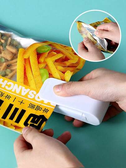 1pc Random Color Mini Household Plastic Sealing Machine, Portable Vacuum Sealer For Plastic Bags, Moisture-Proof Preservation, Christmas Essential Christmas Gift (Batteries Not Included)