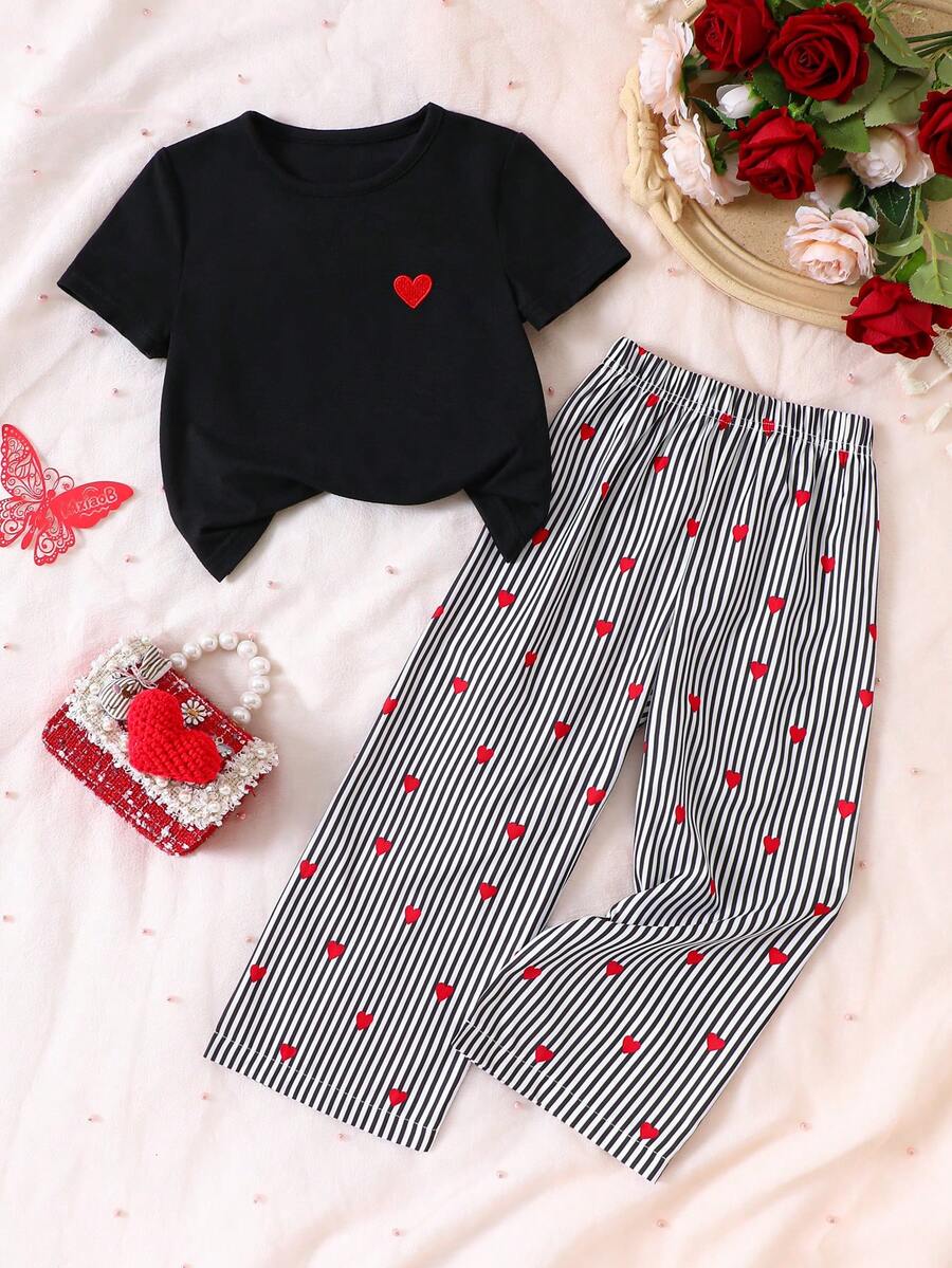 Set de 2 piezas con camiseta de manga corta y cuello redondo con bordado de corazón para niñas jóvenes y pantalones de pierna ancha con estampado de corazones a rayas y cintura elástica, adecuado para el Día de San Valentín, días festivos y uso casual