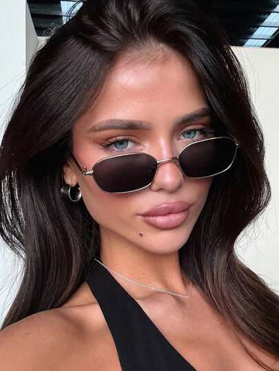 Một cặp kính nữ kiểu dáng Y2K, thiết kế một tròng, phù hợp cho du lịch, giải trí và phụ kiện đi biển, là sự lựa chọn lý tưởng trước khi trở lại trường học.