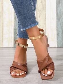 女士时尚方头白色漆皮绑带百搭细跟套脚优雅高跟凉鞋，大码 - 棕色 - 查看 4