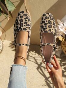 Giày lười đế bằng kiểu Mary Jane họa tiết da báo, khóa cài kiểu Bohemian mới, cỡ lớn, dành cho người có vóc dáng thu đông đầu năm 2026, chất liệu nhung, kiểu Anh. - màu nâu - Xem 2