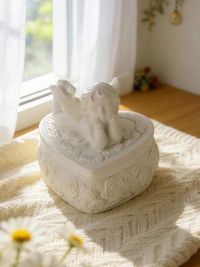 复古天使心形首饰盒，树脂材质，可收纳耳环、戒指、项链等饰品，美观实用，适合摆放在梳妆台、卧室、浴室等处，是送给女性、女孩、婚礼或生日的理想礼物，也是波西米亚风家居装饰的佳品。