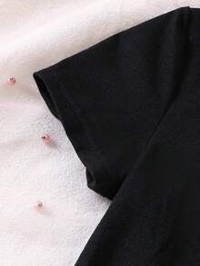 Set de 2 piezas con camiseta de manga corta y cuello redondo con bordado de corazón para niñas jóvenes y pantalones de pierna ancha con estampado de corazones a rayas y cintura elástica, adecuado para el Día de San Valentín, días festivos y uso casual - Negro - Ver 6