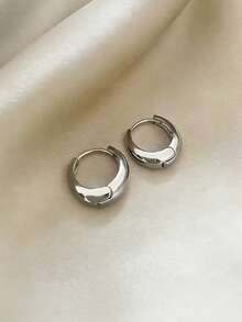 一对简约时尚百搭的银色几何耳钉，适合少女日常及节日佩戴。 - 幾何 - 查看 4