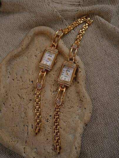 这款全新法式镀金回形针造型女士腕表，精致优雅，时尚有型，散发着高端复古气息。采用石英机芯，适合日常佩戴、参加派对、节日装饰，或作为生日或节日礼物。