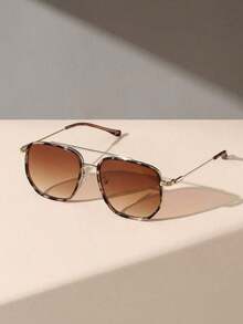 1pc Women Pilot Square Frame Tawny Metal Fashion  For Back To School Hiking Beach Party Travel Clothing Accessories Beach Accessories For Women   Shades Basics And Suit For Sweater Jeans Sweatpants Hoodie Jackets Dress And Long Sleeve Shirt Fashionable Shade Elegant Outfit Family Outings Travel Vacation Holiday For Summer Beach Vacation,Outdoor,Travel - 棕色 - 查看 2