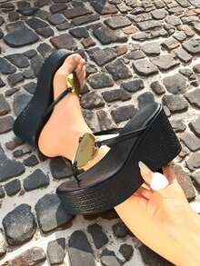 Black Thick Bottom Wedge Flip Flops For Women, Metal Buckle Decor Increased Height Summer Outdoor Wear Retro Woven Platform Thong Sandals, Gold Wedge Heel, Vacation Style High Heel Slippers - Black - View 3