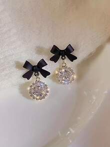 1对黑色蝴蝶结耳环，时尚小众耳环 - 黑色 - 查看 1