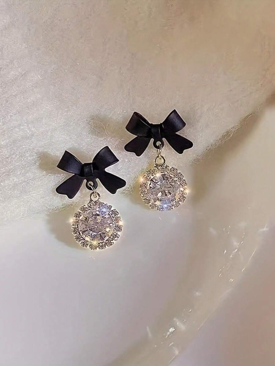 1对黑色蝴蝶结耳环，时尚小众耳环 - 黑色 - 查看 1