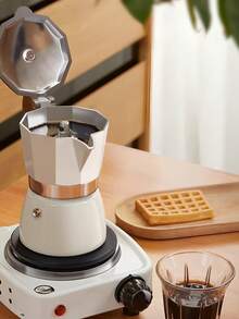 1个白色意式摩卡壶，意式浓缩咖啡壶。易于清洁，全金属结构，简约风格。可制作浓郁奶泡，滤网可重复使用，适用于所有热源——是送给咖啡爱好者的绝佳礼物。 - 彩色 - 查看 8