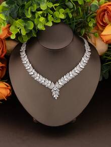 1 set de bijoux élégants et de luxe avec 1 set floral en zirconium cubique pour le décolleté. Comprend 1 paire de boucles d'oreilles, 1 collier, 1 bracelet, 1 bague. Convient pour les mariages et les occasions formelles, boîte-cadeau non incluse. - Argent - Voir 3