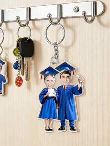 1 pieza Llavero de foto de graduación personalizable de acrílico, llavero de foto de estudiante de graduación personalizado, llavero con diseño de graduación de dibujos animados, recuerdo de graduación, adecuado para mochila y llaves, graduación única 2026, regalo de cumpleaños para amigos, uso diario, colgante, regalo para novio - Multicolor - Ver 7