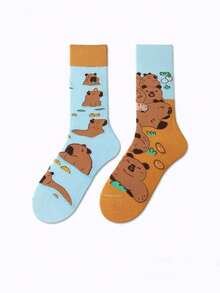 一双男女皆宜的AB不对称时尚街头个性卡通可爱水豚创意中筒袜，四季皆宜，多功能百搭，可作为礼物送给家人、朋友和爱人。 - 彩色 - 查看 5