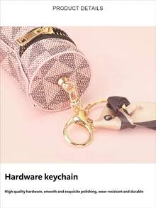 一套复古经典包包套装，饰有丝巾，便携多功能，包含1个复古钥匙包、1个小型复古经典包和各种包包配件。内含粉色钱包钥匙扣、时尚复古印花口红盒钥匙扣和蓝牙耳机收纳袋。 - 彩色 - 查看 9