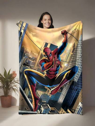 Marvel 这款主题法兰绒毯采用经典的漫画插画风格。背景描绘了黄昏时分的城市天际线，充满活力与张力。人物色彩鲜明醒目，极具辨识度，兼具美观与实用性。它可用作沙发毯、午睡毯或装饰性床上用品，带来温暖舒适的触感。